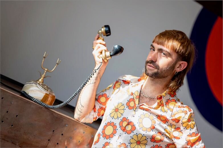 Thomas, coiffeur visagiste et propriétaire du salon Johnny Bigoude à Nantes